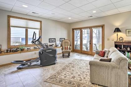 Pet-Friendly Family Home Situated on Green Lake! - image 13