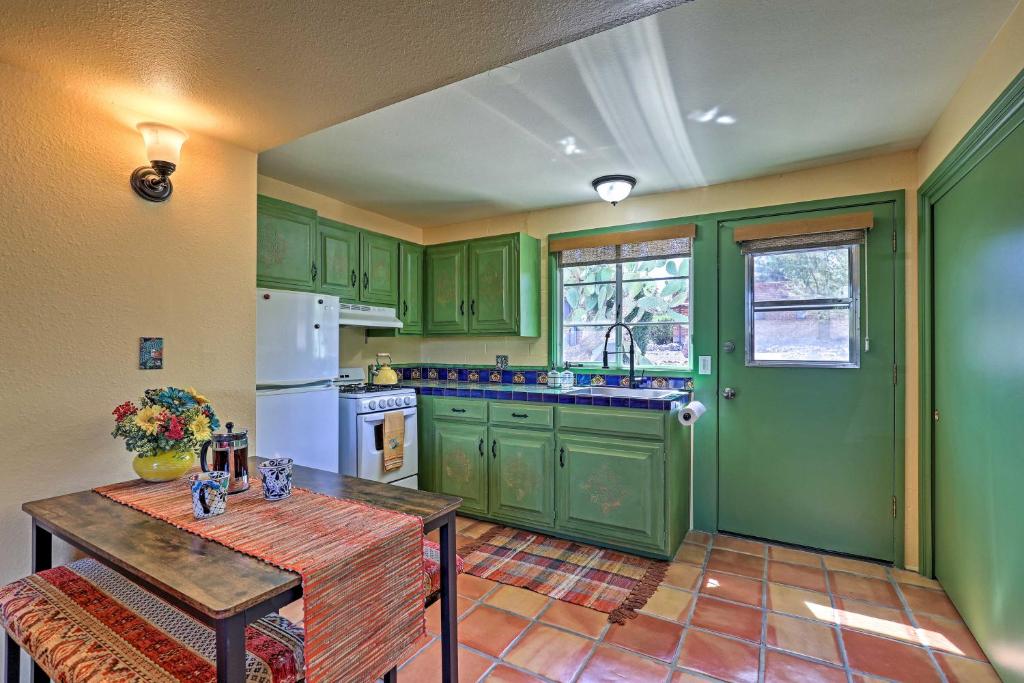 Modern Green Valley Condo Near National Park! - image 6