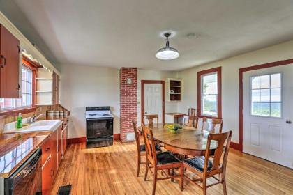 Cozy Home with Vineyard Working Farm and Fall Foliage - image 15