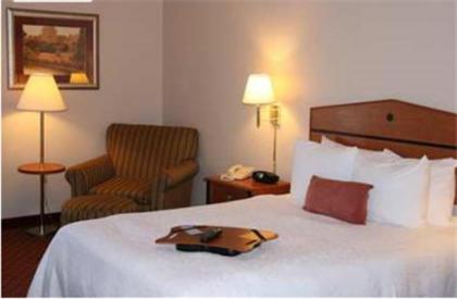 Hampton Inn Greeneville - image 11