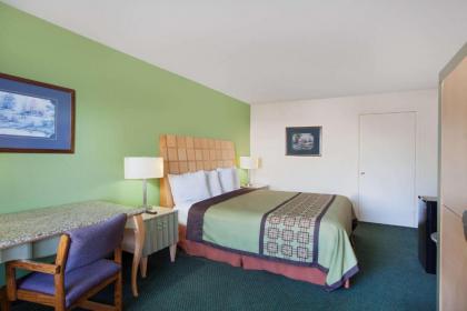 Days Inn by Wyndham Greeneville - image 2