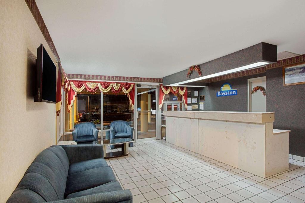 Days Inn by Wyndham Greeneville - image 3