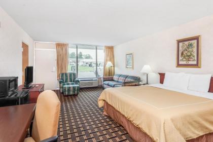 Relax Inn Greeneville - image 9