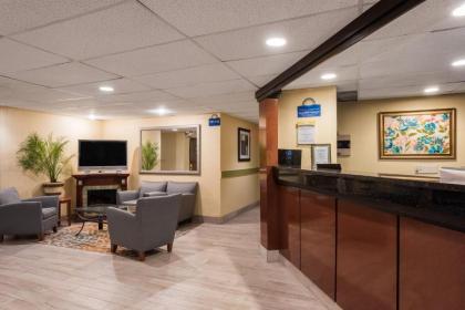 Days Inn by Wyndham Greenfield - image 2