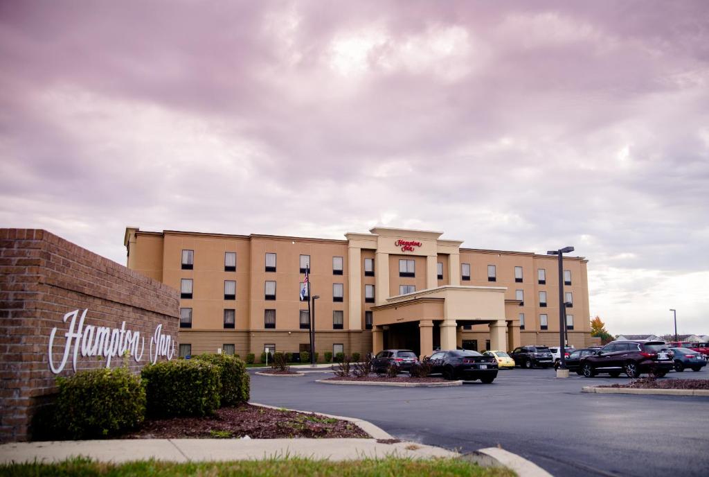 Hampton Inn Greenfield - main image