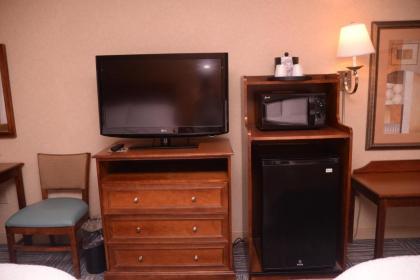 Hampton Inn Greenfield - image 4