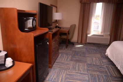 Hampton Inn Greenfield - image 8