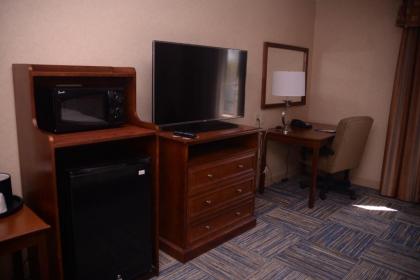 Hampton Inn Greenfield - image 9