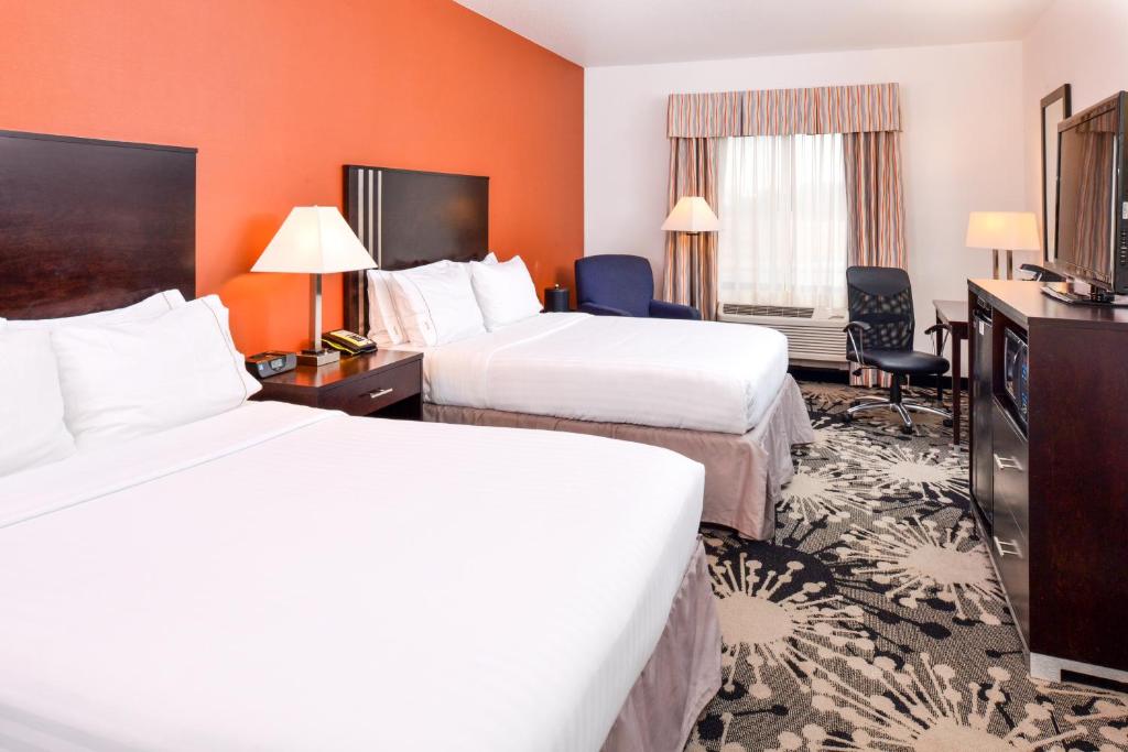 Holiday Inn Express & Suites Greenfield an IHG Hotel - image 7