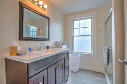 Bright 2nd-Floor Apt - half Mi to Greenport Harbor! - image 2