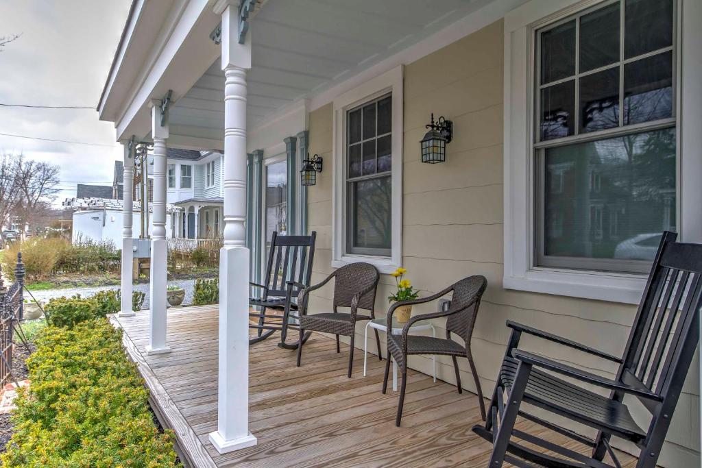 Quaint DT Greenport Apt - 2 Mi to Shelter Island! - image 3