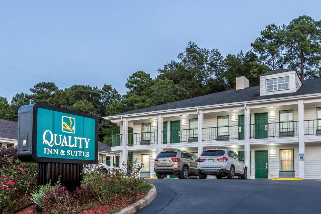 Quality Inn & Suites near Lake Oconee - main image