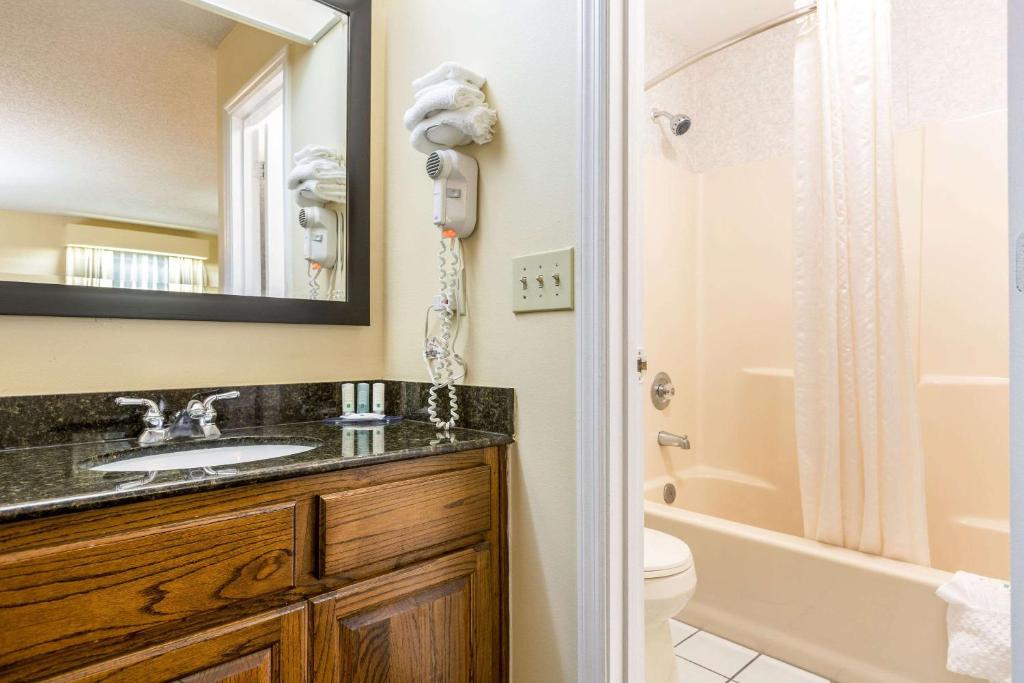 Quality Inn & Suites near Lake Oconee - image 4