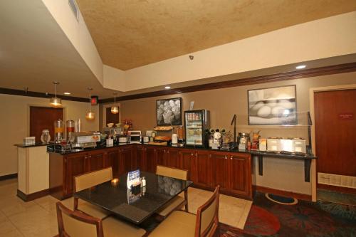 Best Western Plus Greensboro/Coliseum Area - image 3