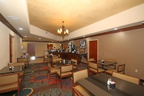 Best Western Plus Greensboro/Coliseum Area - image 5