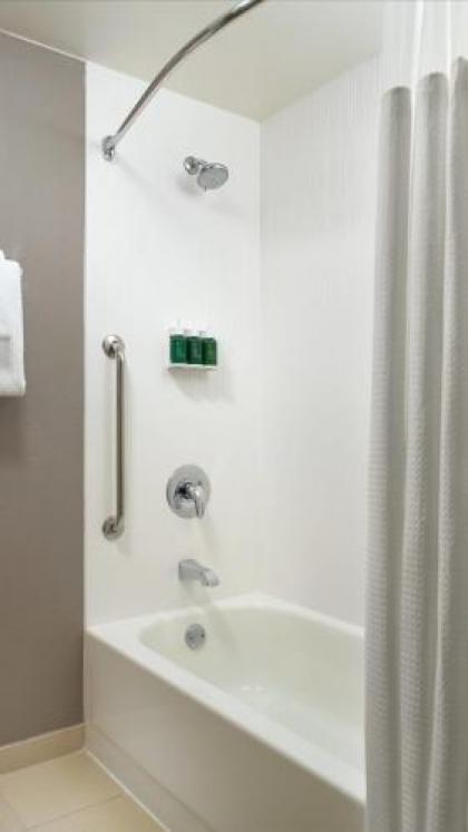 Courtyard by Marriott Greensboro - image 3