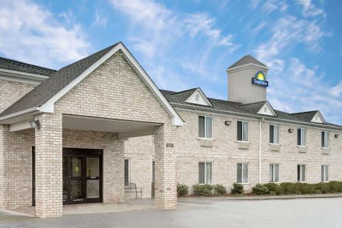 Days Inn by Wyndham Greensboro NC - main image