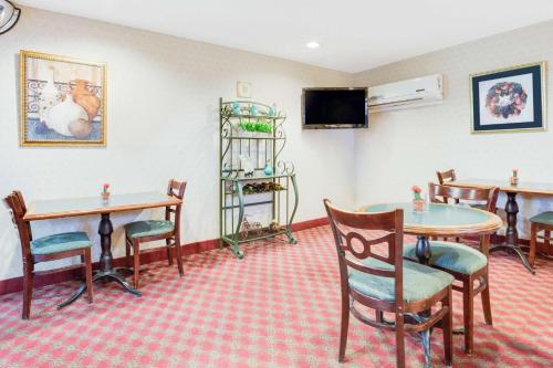 Microtel Inn by Wyndham Greensboro - image 2