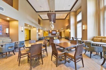 Hampton Inn & Suites Greensboro/Coliseum Area - image 3