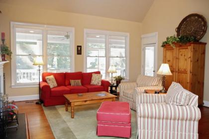 Enjoy our outdoor Tv and screened porch at Marina Cottage - image 9