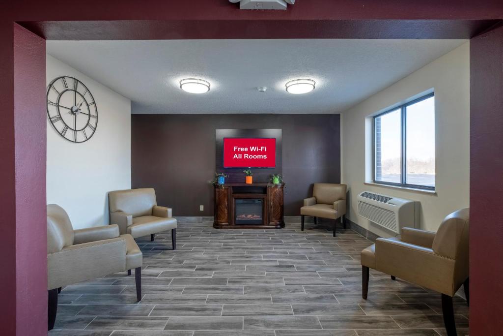 Red Roof Inn Greensburg - image 4