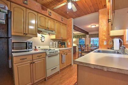 Peaceful Home with Deck Near Lake Wallenpaupack! - image 9