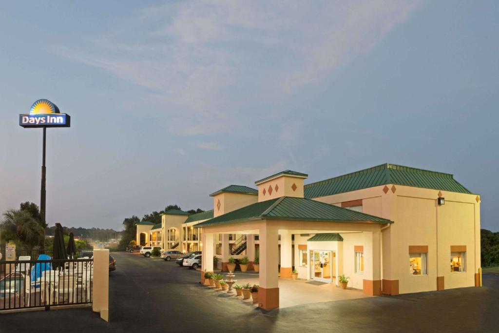 Days Inn by Wyndham Greenville - main image