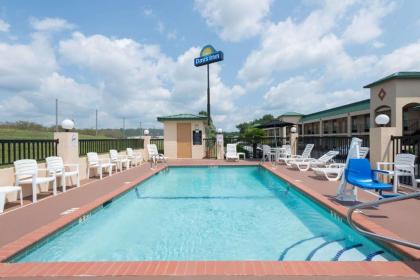 Days Inn by Wyndham Greenville - image 3