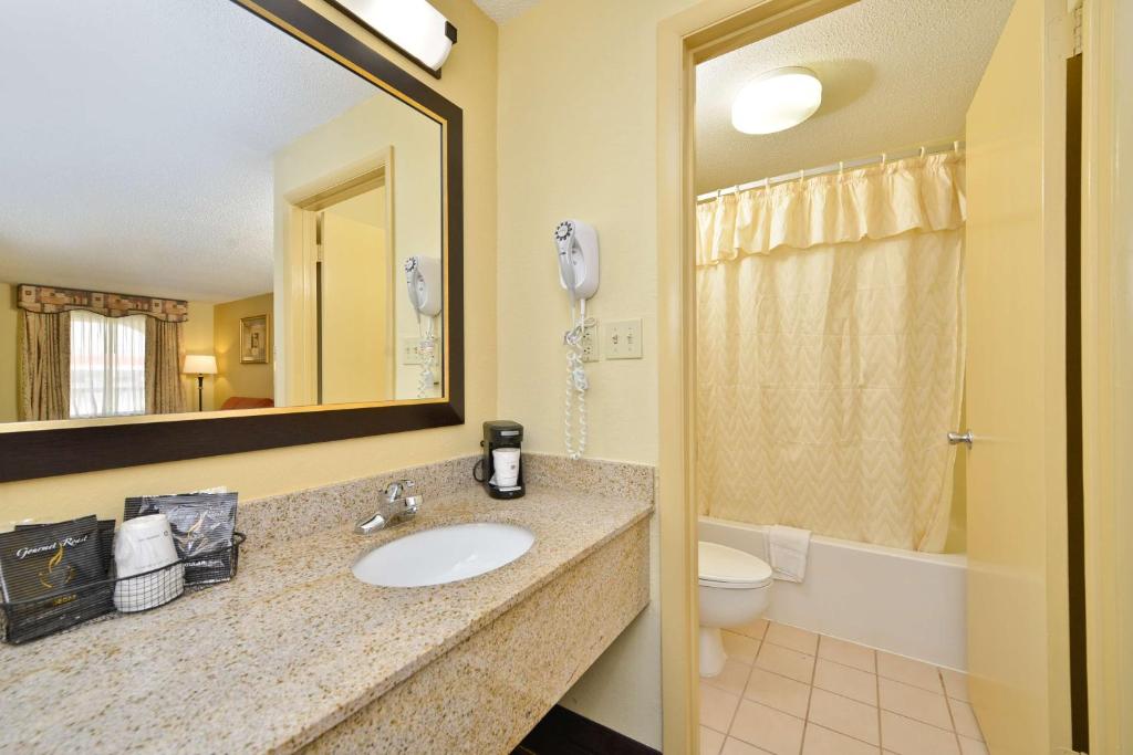 Best Western Greenville Inn - image 7