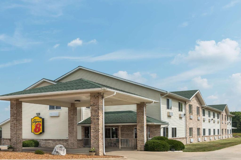 Super 8 by Wyndham Greenville - main image