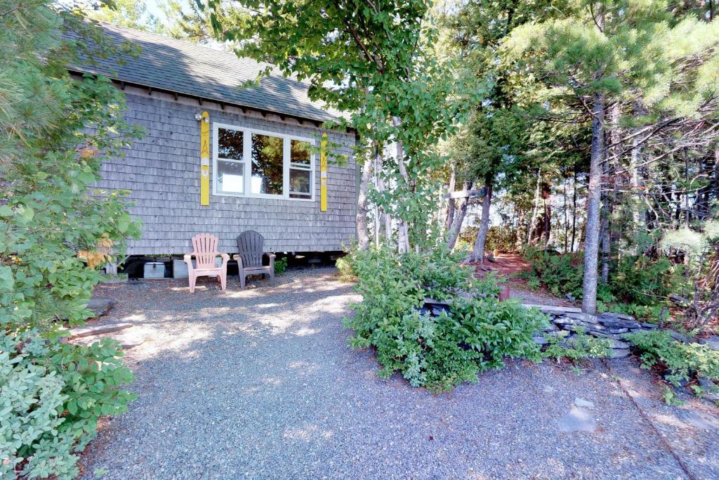 Moosehead Island Cabin - image 2