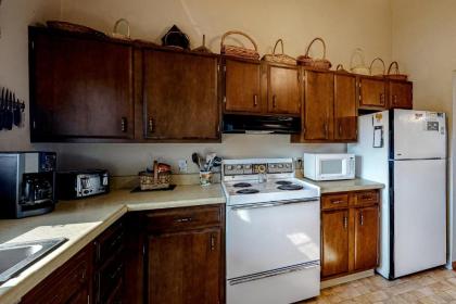 Lakeview Condo - image 7