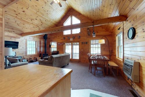 Four Seasons Cabin - image 3