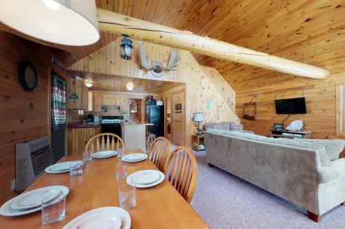 Four Seasons Cabin - image 4