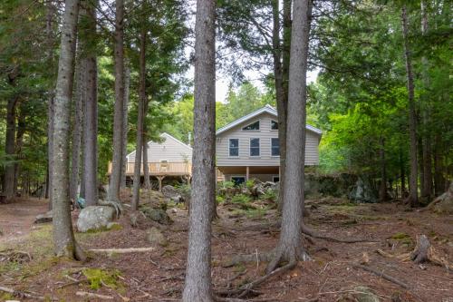 Beaver Cove Cabin - main image