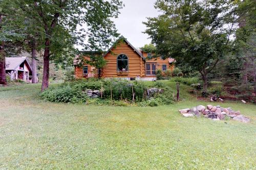 Authentic Maine Log Cabin - main image