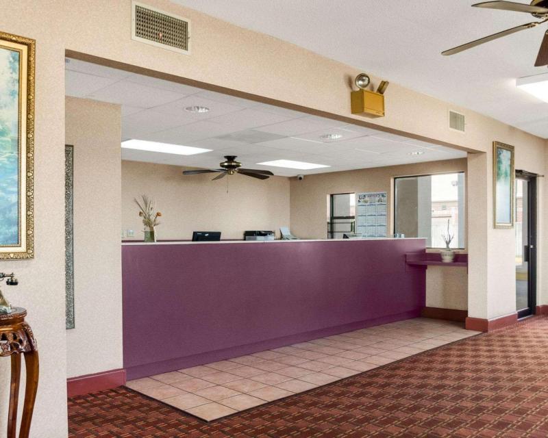 Econo Lodge Greenville - image 2