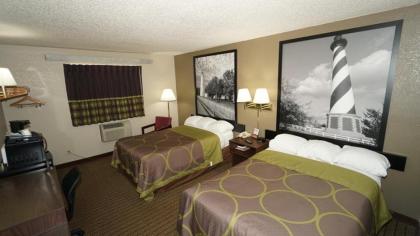 Super 8 by Wyndham Greenville - image 11