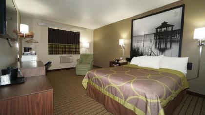 Super 8 by Wyndham Greenville - image 12