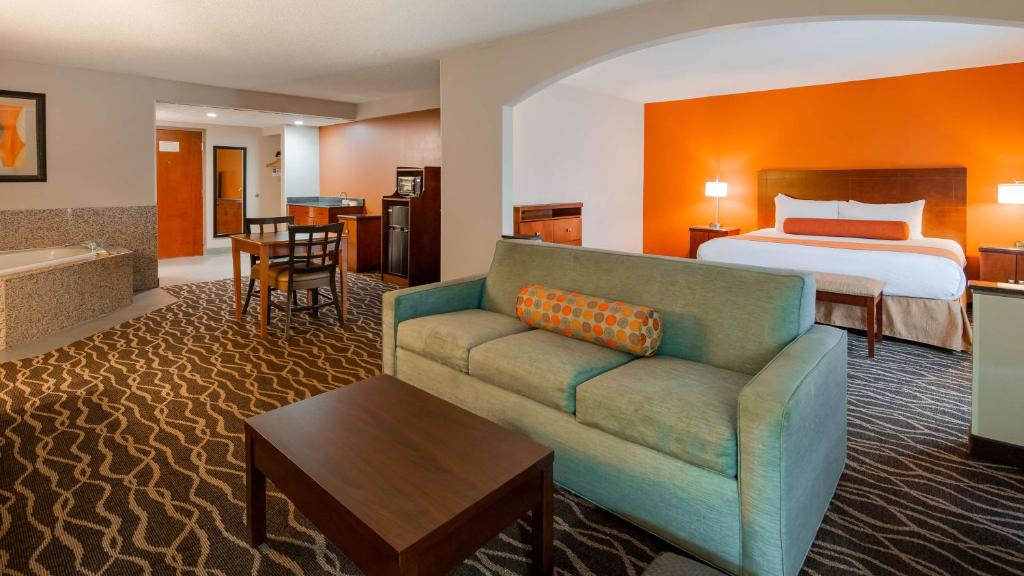 Best Western Plus Suites Greenville - image 2