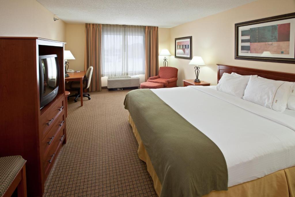 Holiday Inn Express Hotel & Suites Greenville an IHG Hotel - image 6