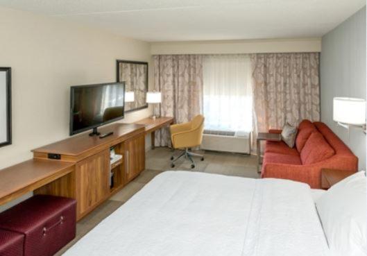 Hampton Inn & Suites Greenville - image 3