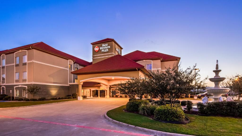 BEST WESTERN PLUS Monica Royale Inn & Suites - main image