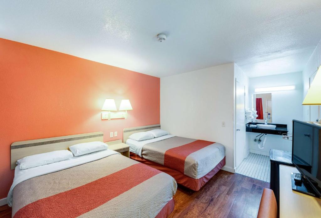 Motel 6-Greenville TX - main image