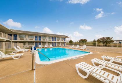 Motel 6-Greenville TX - image 9