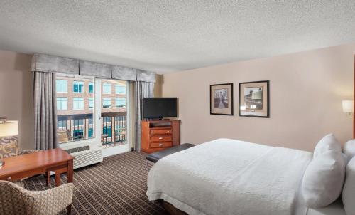 Hampton Inn & Suites Greenville-Downtown-Riverplace - image 5