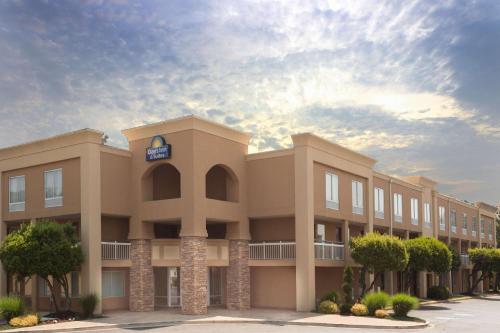 Days Inn by Wyndham Greenville - main image