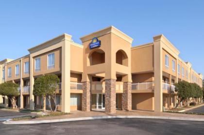 Days Inn by Wyndham Greenville - image 2