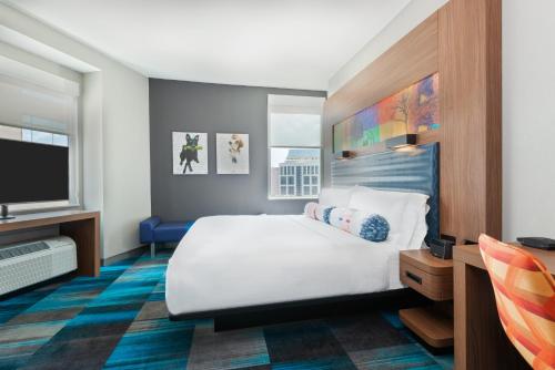 Aloft Greenville Downtown - image 3