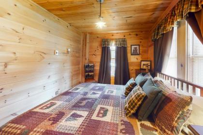 Blue Bear Cabin - image 12